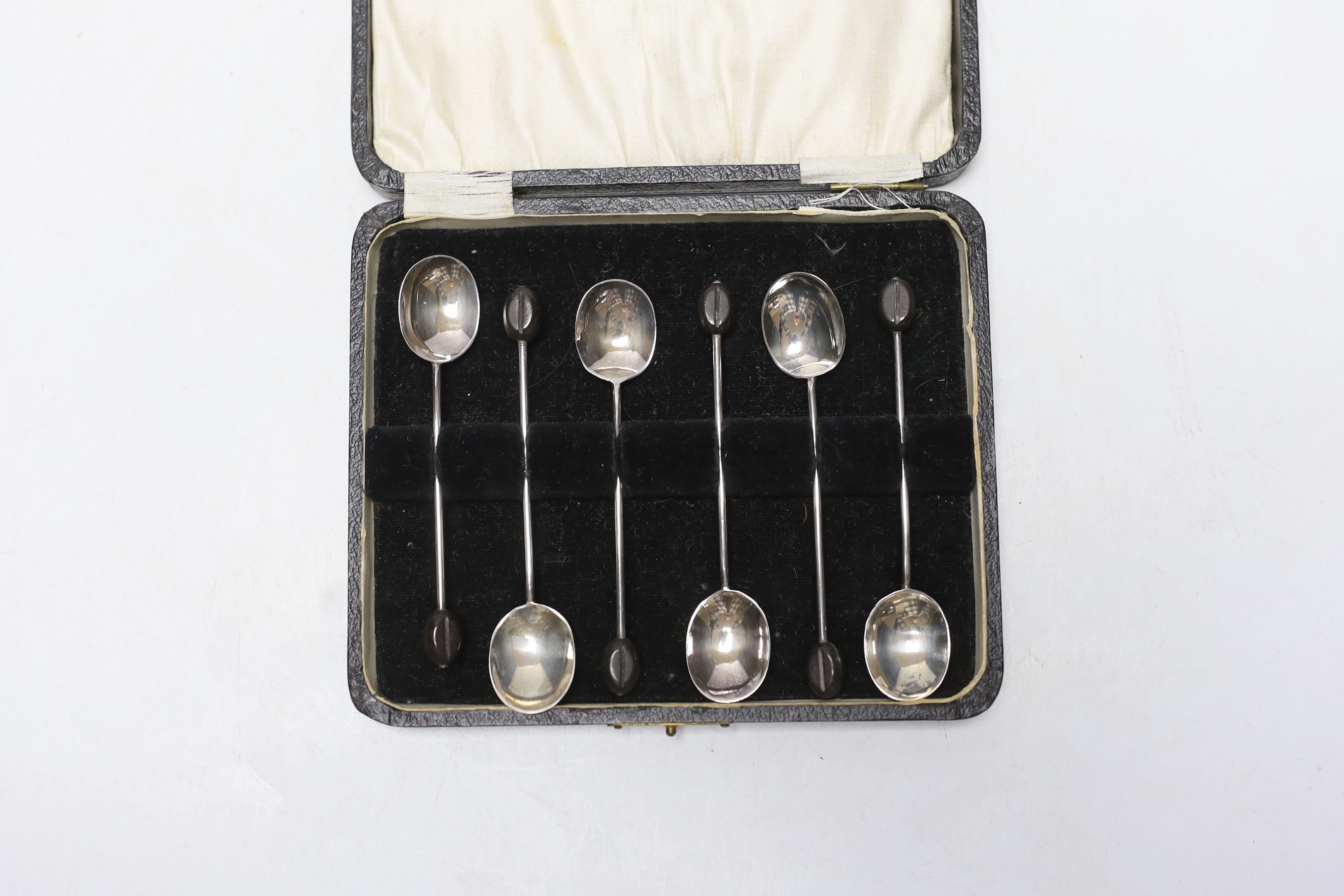 A cased set of six George V silver bean end coffee spoons, Sheffield, 1929.